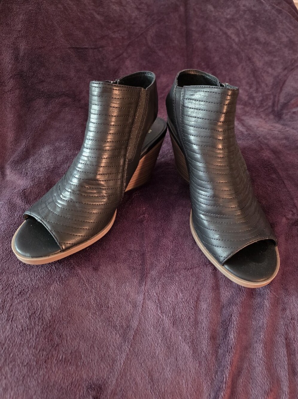 FRYE AND CO. Gianella Black Peep-Toe Wedge Ankle Booties